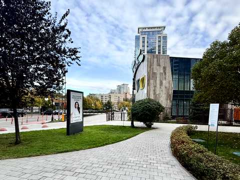 паркомісце за адресою Андрія Верхогляда вул. (Михайла Драгомирова), 20