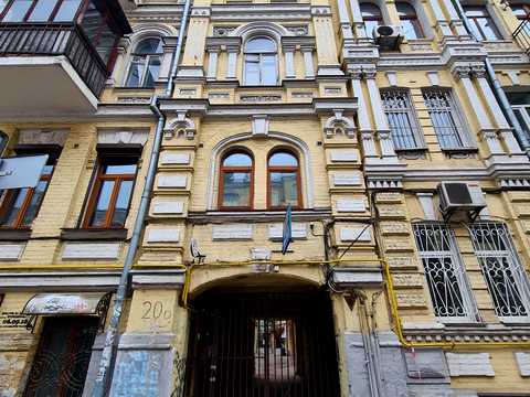 комерційна за адресою Мала Житомирська вул., 20-Г