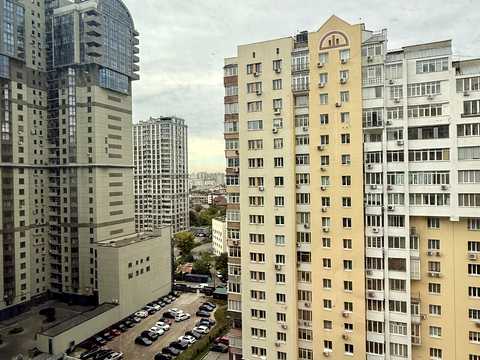 квартира за адресою Андрія Верхогляда вул. (Михайла Драгомирова), 12