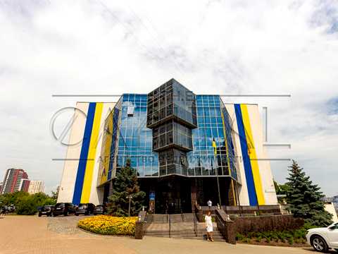 комерційна за адресою Голосіївська вул., 42