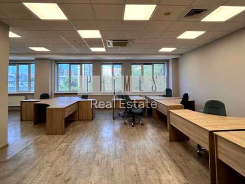 комерційна за адресою Польова вул., 24