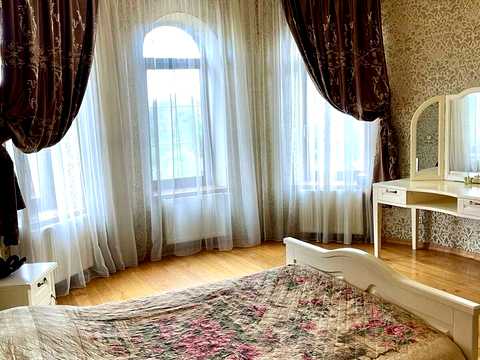 будинок за адресою 12-а Ентузіастів, 18