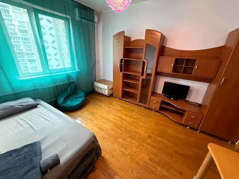 квартира за адресою Анни Ахматової вул., 14-Б