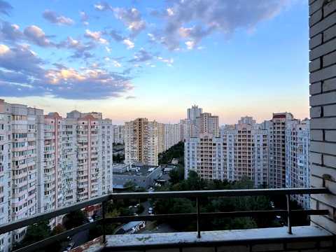 квартира за адресою Анни Ахматової вул., 31