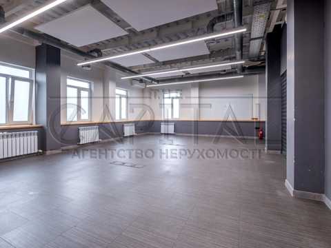 коммерческая по адресу Кияновский пер., 1