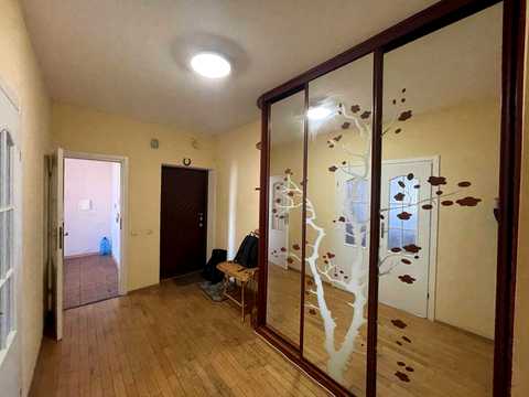 квартира за адресою Київ, Микільсько-Слобідська вул., 4-В