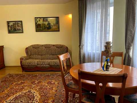 квартира за адресою Київ, Микільсько-Слобідська вул., 4-В
