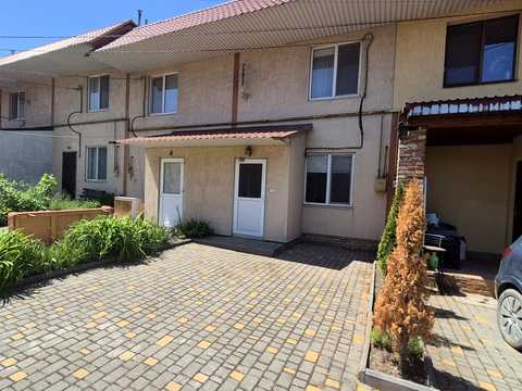 будинок за адресою смт. Олександрівка, Центральна