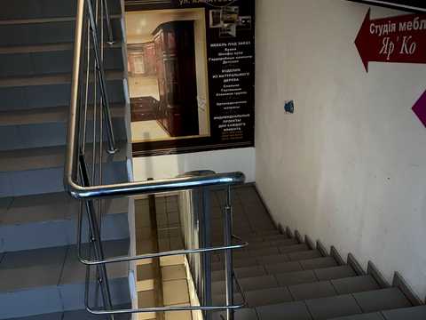 комерційна за адресою Анни Ахматової вул., 30