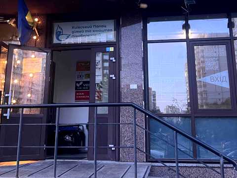 комерційна за адресою Анни Ахматової вул., 30