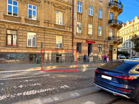 комерційна за адресою Івана Франка вул., 32