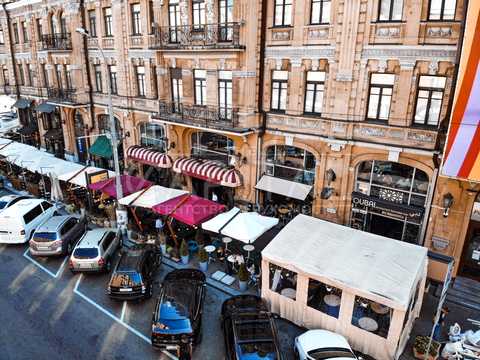 комерційна за адресою Басейна вул., 1
