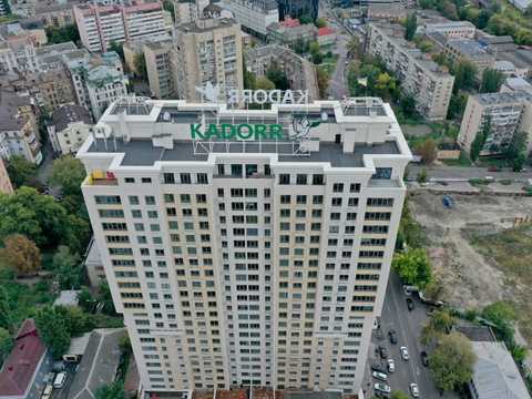 комерційна за адресою Жилянська вул., 68