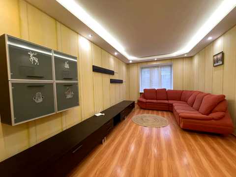 квартира за адресою Анни Ахматової вул., 33