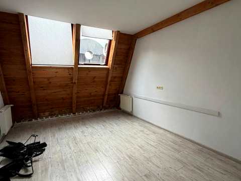 комерційна за адресою Театральна вул., 6