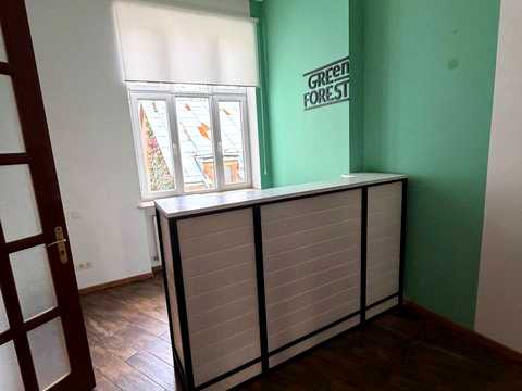 комерційна за адресою Театральна вул., 6