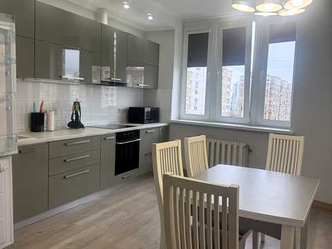 квартира за адресою Анни Ахматової вул., 30