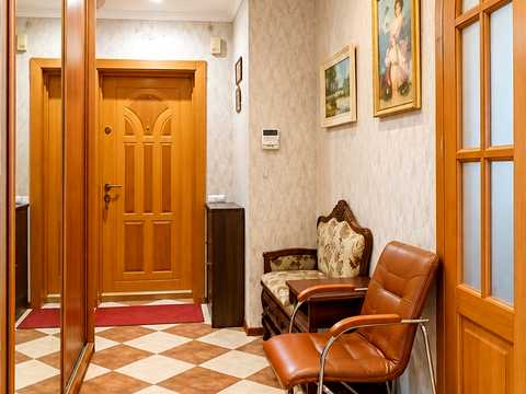 квартира за адресою Автозаводська вул., 99/4