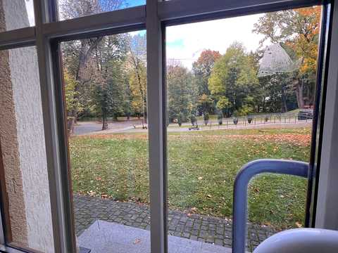 комерційна за адресою Уласа Самчука вул. (улица Пархоменко), 24
