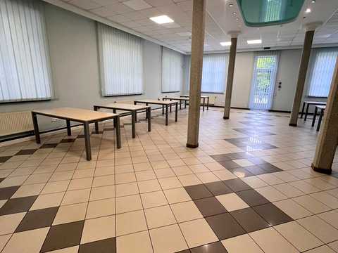 комерційна за адресою Уласа Самчука вул. (улица Пархоменко), 24