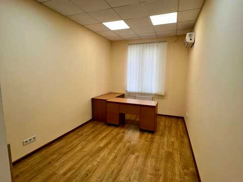 комерційна за адресою Добровольців вул. (Маршала Говорова), 10д