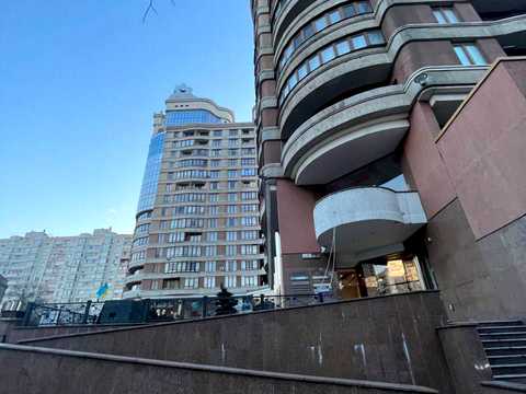 комерційна за адресою Жилянська вул., 59