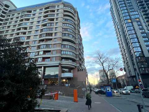 комерційна за адресою Жилянська вул., 59