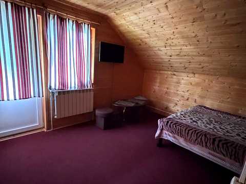 комерційна за адресою Равська вул., 1