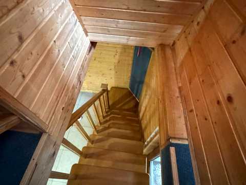 комерційна за адресою Равська вул., 1