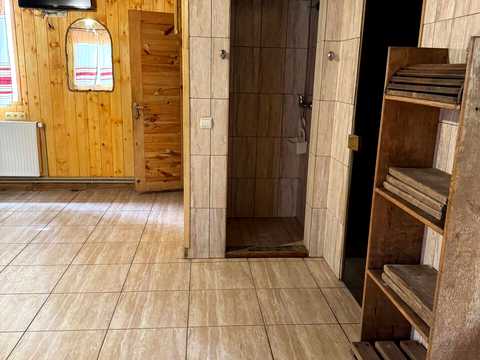 комерційна за адресою Равська вул., 1