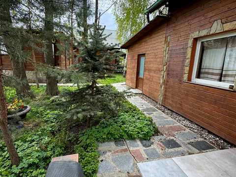 комерційна за адресою Равська вул., 1