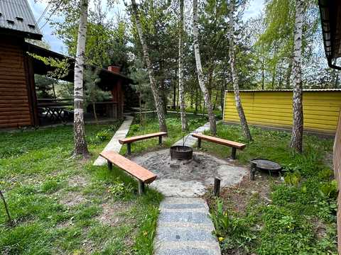 комерційна за адресою Равська вул., 1