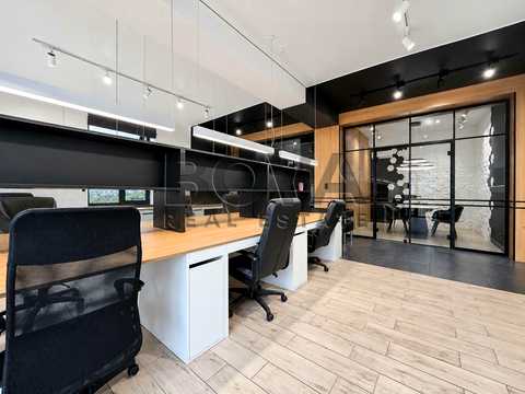 комерційна за адресою Бессарабська пл., 5