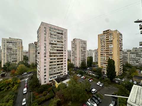 квартира за адресою Лариси Руденко вул., 21-А