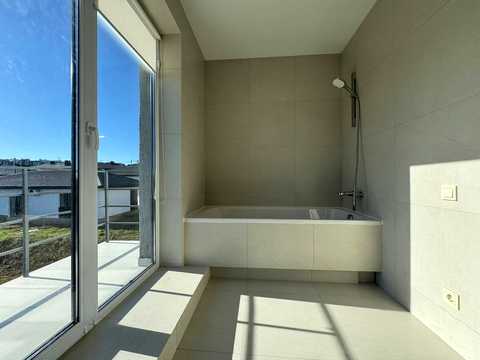 дом по адресу Защитников Мариуполя ул. (Костромська)