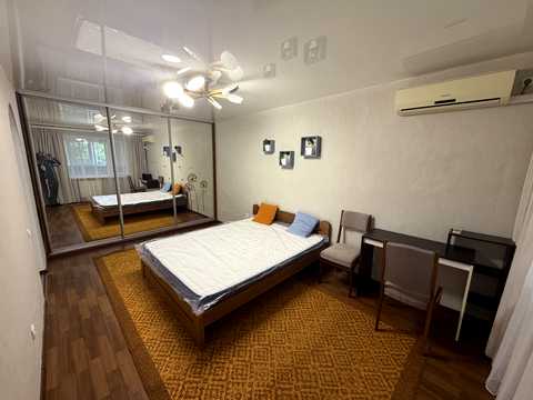 квартира за адресою Космонавтів вул., 5