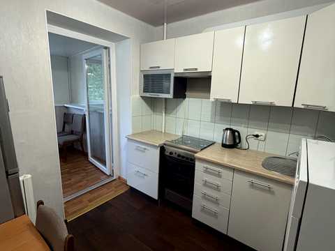 квартира за адресою Космонавтів вул., 5