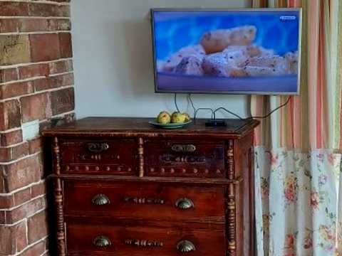 будинок за адресою Володимира Івасюка вул.