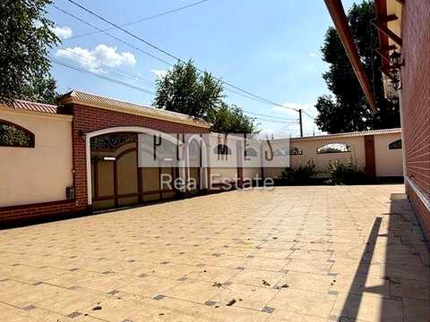 будинок за адресою Центральна вул.