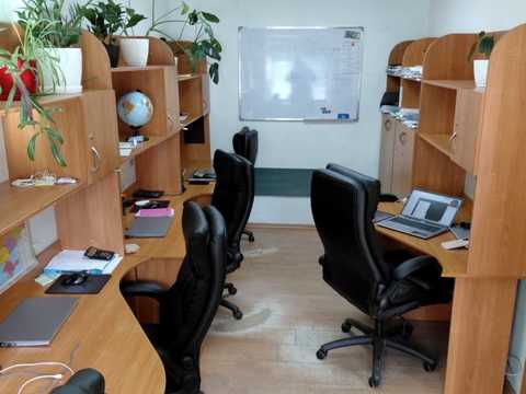 комерційна за адресою Небесної Сотні вул. (Московська), 40