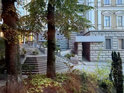 комерційна за адресою Тараса Шевченка бульв., 9/28