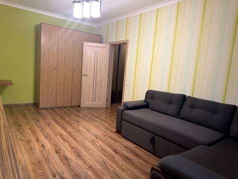 квартира за адресою Вишнева вул., 1