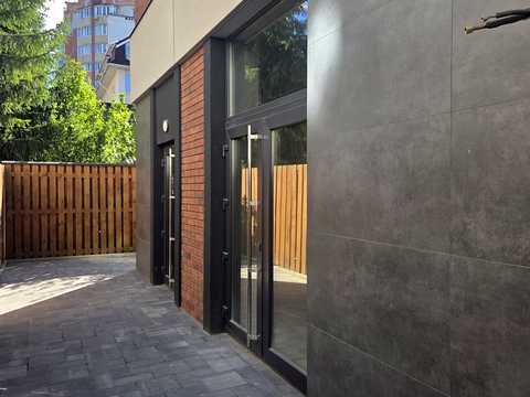 коммерческая по адресу Літературна ул. (Чехова), 7