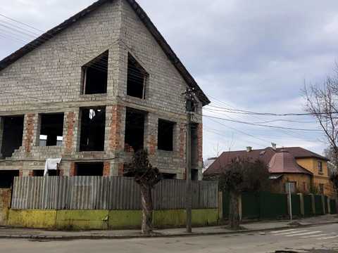 комерційна за адресою Українська вул., 98