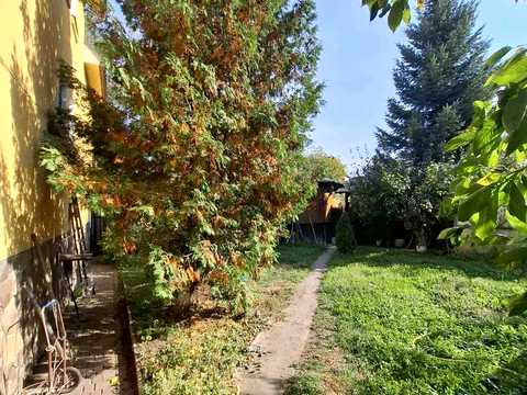 будинок за адресою 24 Серпня вул.