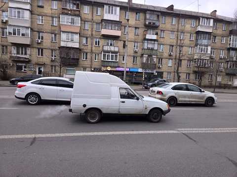 комерційна за адресою Миру просп., 7