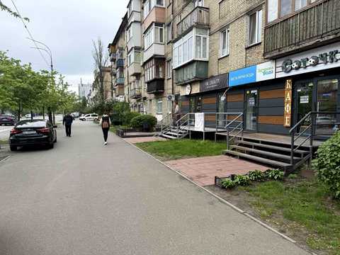 комерційна за адресою Миру просп., 7