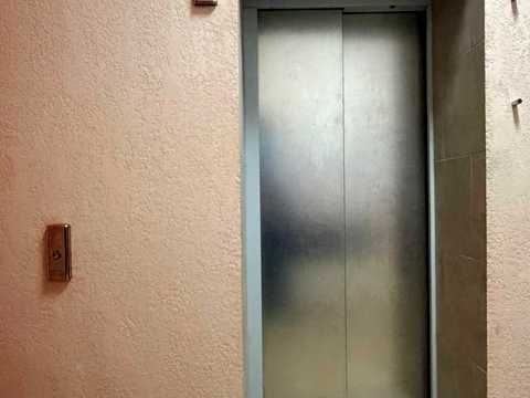 комерційна за адресою Михайла Грушевського вул., 22а
