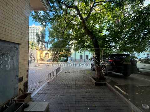 комерційна за адресою Шовковична вул., 5