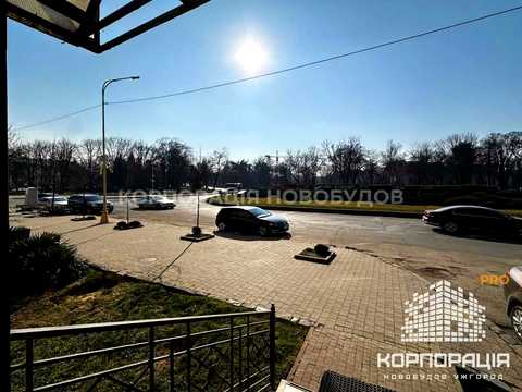 коммерческая по адресу Захисників України пл. (Дружбы Народов), 2